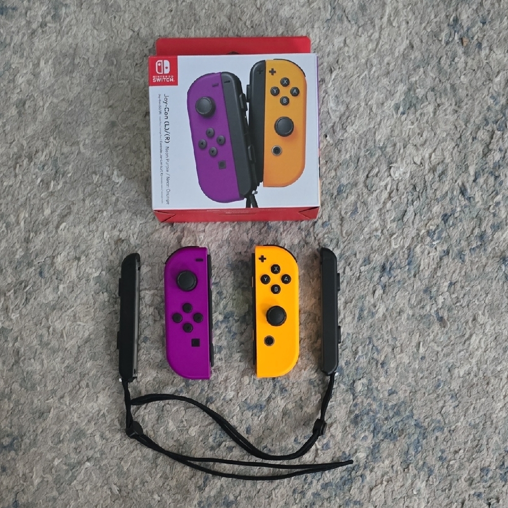 Nintendo Switch Family Bundle - Picture 10 of 16